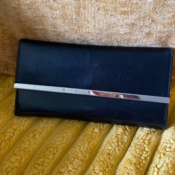 Beautiful leather Guess wallet - Picture 1 of 5